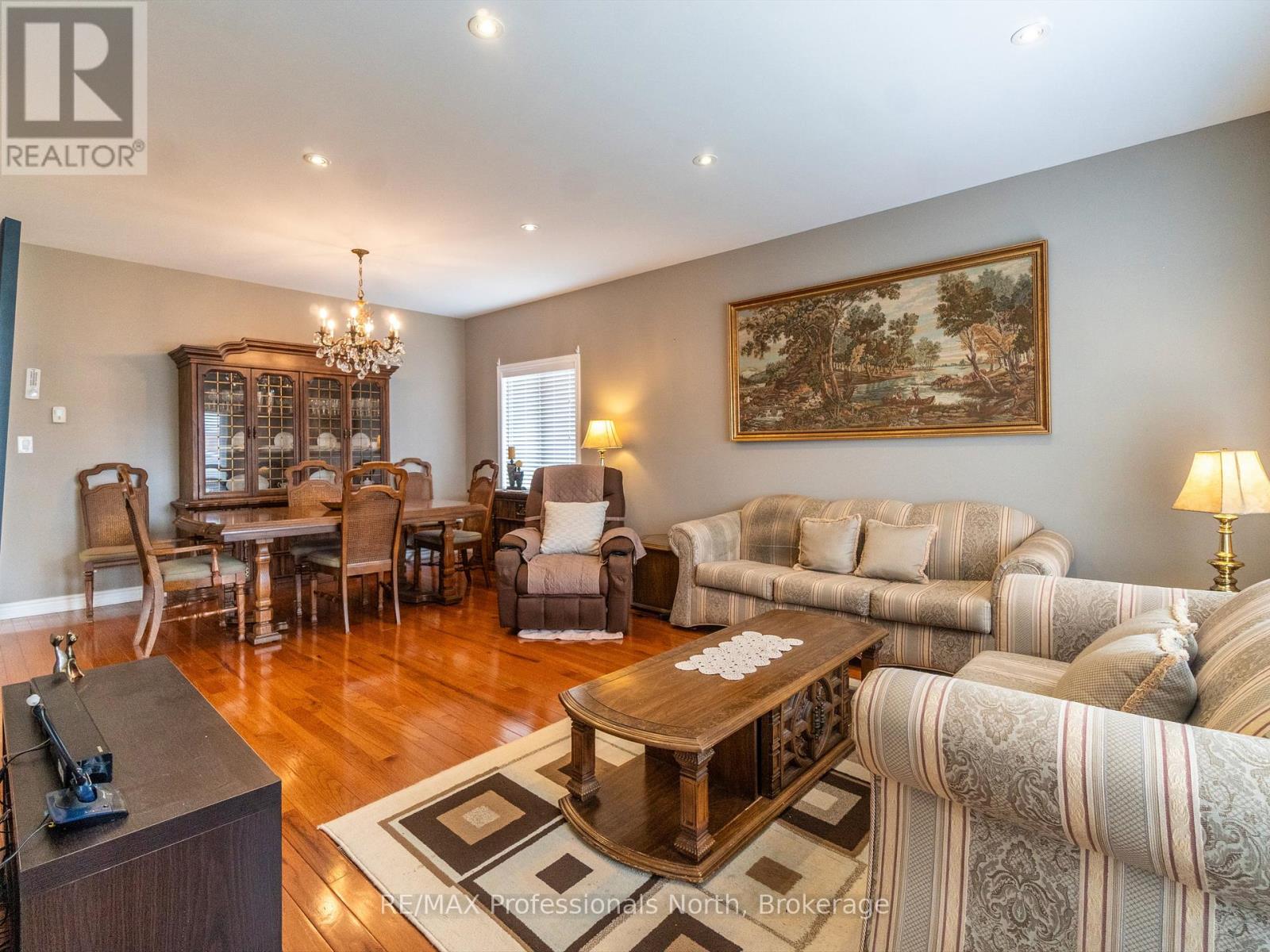 27 Susan Street W, Huntsville (Chaffey), Ontario  P1H 1X2 - Photo 11 - X12117432