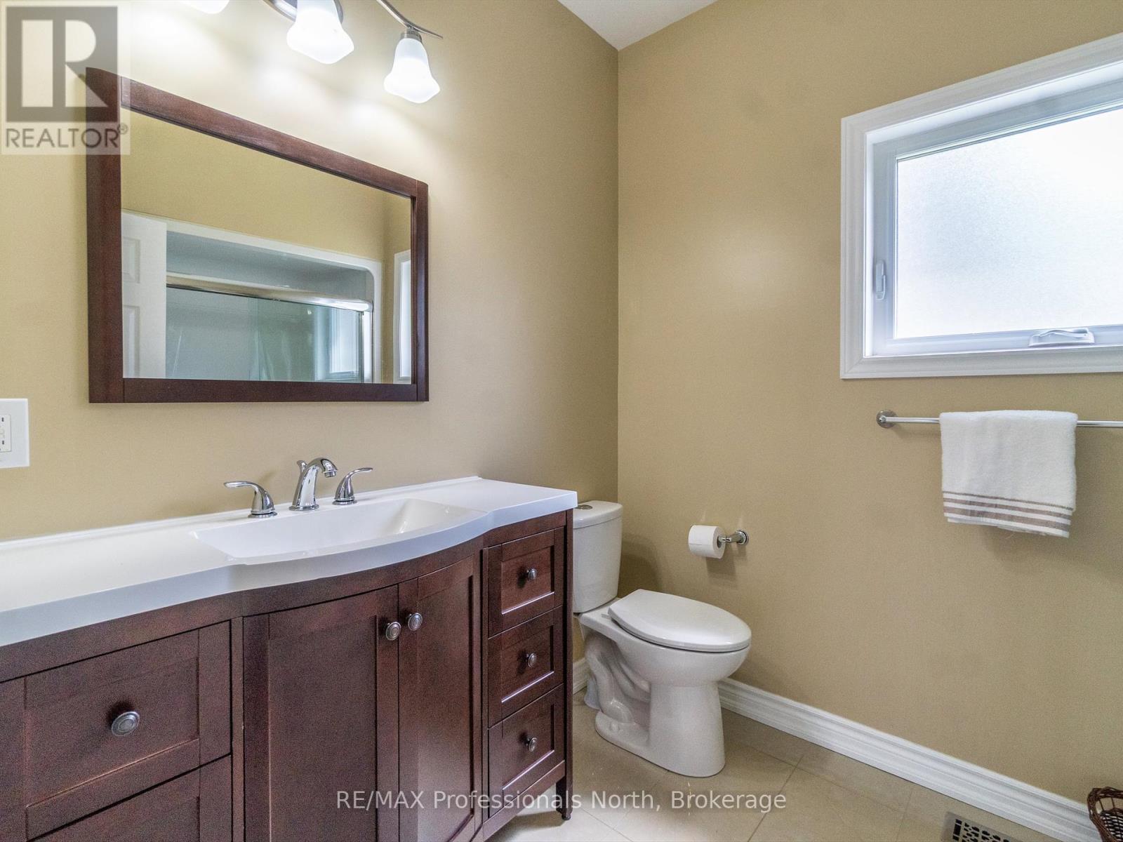 27 Susan Street W, Huntsville (Chaffey), Ontario  P1H 1X2 - Photo 16 - X12117432