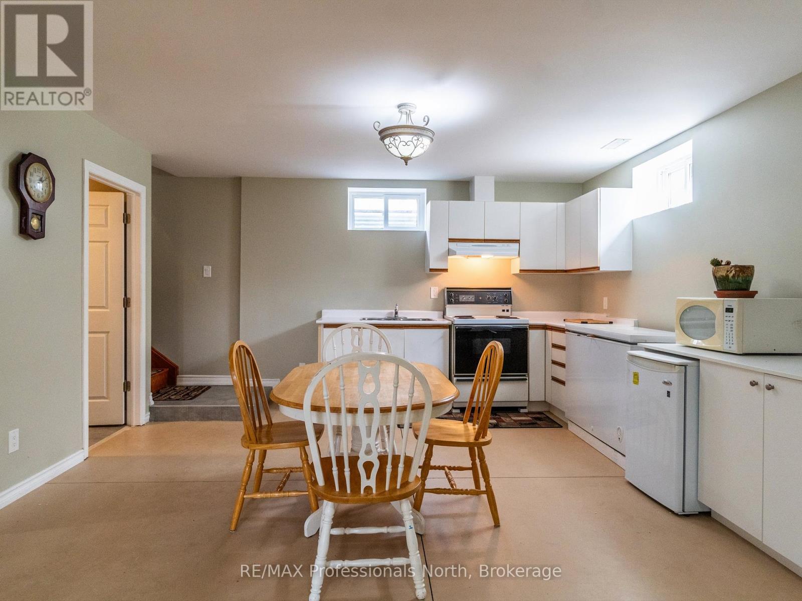 27 Susan Street W, Huntsville (Chaffey), Ontario  P1H 1X2 - Photo 20 - X12117432