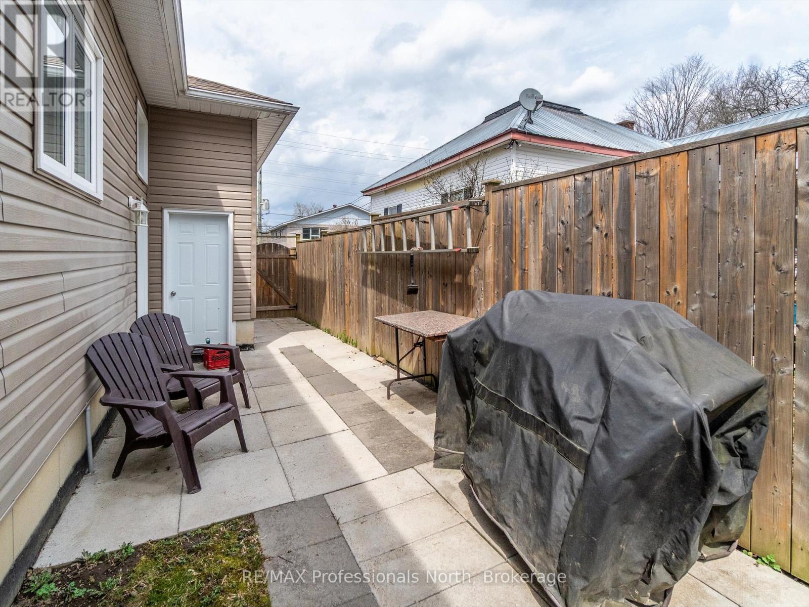 27 Susan Street W, Huntsville, Ontario  P1H 1X2 - Photo 27 - X12117432