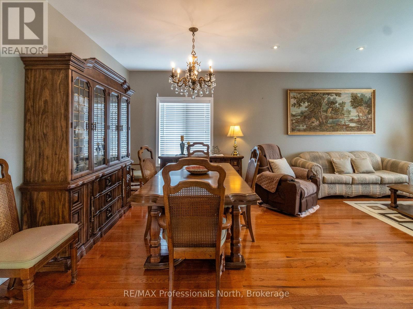 27 Susan Street W, Huntsville (Chaffey), Ontario  P1H 1X2 - Photo 8 - X12117432