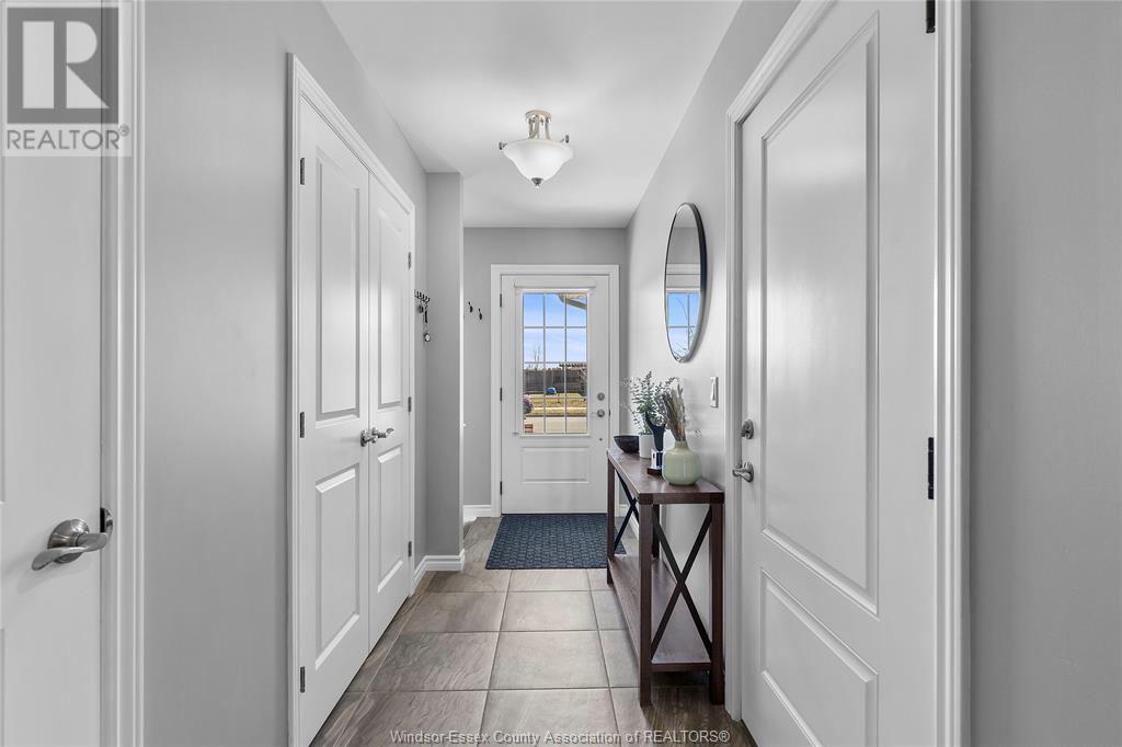 Property at 159 MEADOWVIEW AVENUE image 3