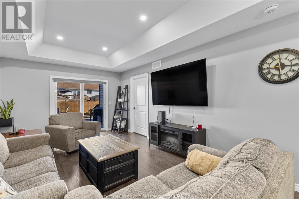 Property at 159 MEADOWVIEW AVENUE image 5
