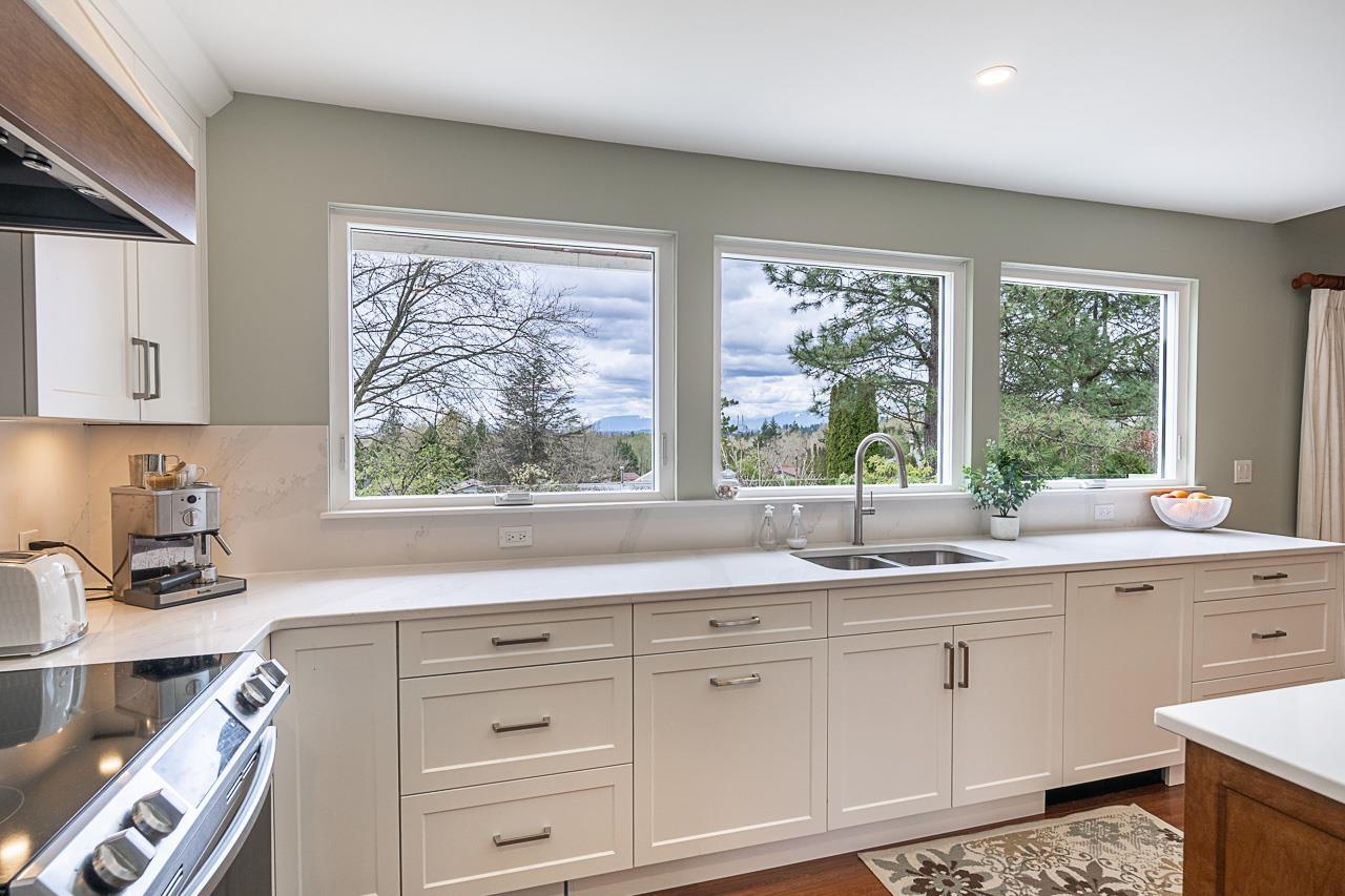 11045 Southridge Road, Delta, British Columbia  V4E 2M3 - Photo 2 - R2996896