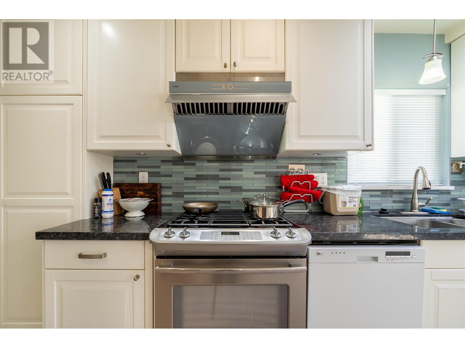2085 W 45th Avenue, Vancouver, British Columbia  V6M 2H8 - Photo 12 - R2996573