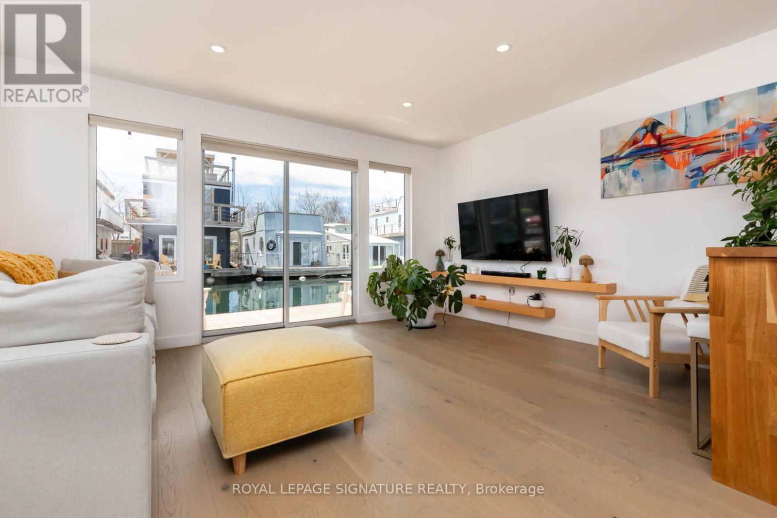 E-65 - 7 Brimley Road S, Toronto, Ontario  M1M 3W3 - Photo 2 - E12115445