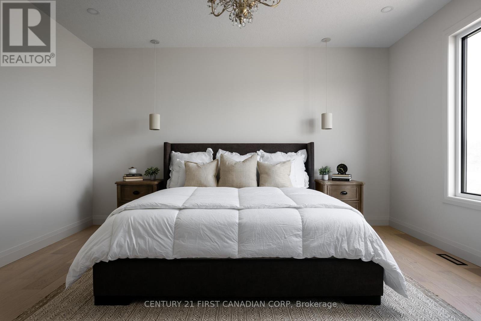212 Foxborough Place, Thames Centre, Ontario  N0M 2P0 - Photo 5 - X12117476