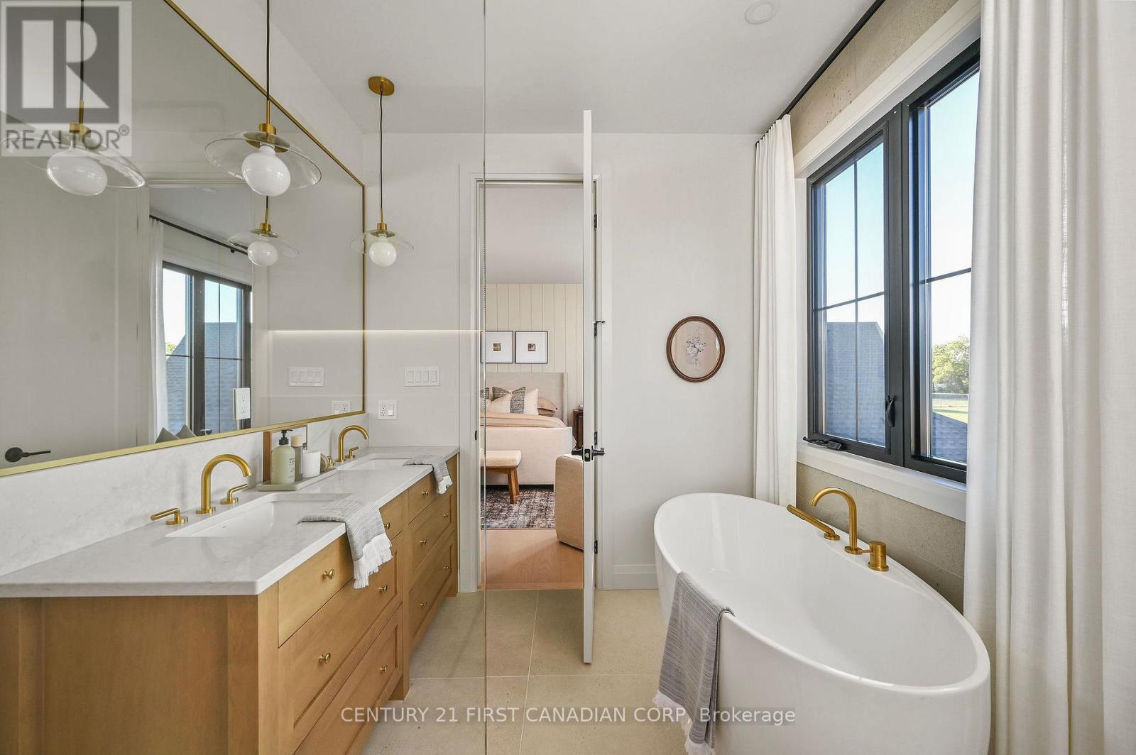 240 Foxborough Place, Thames Centre, Ontario  N0M 2P0 - Photo 10 - X12117478