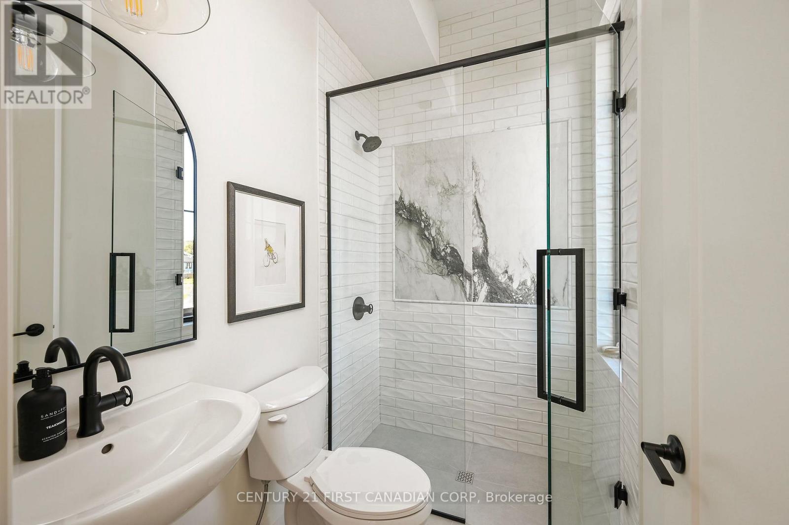240 Foxborough Place, Thames Centre, Ontario  N0M 2P0 - Photo 8 - X12117478