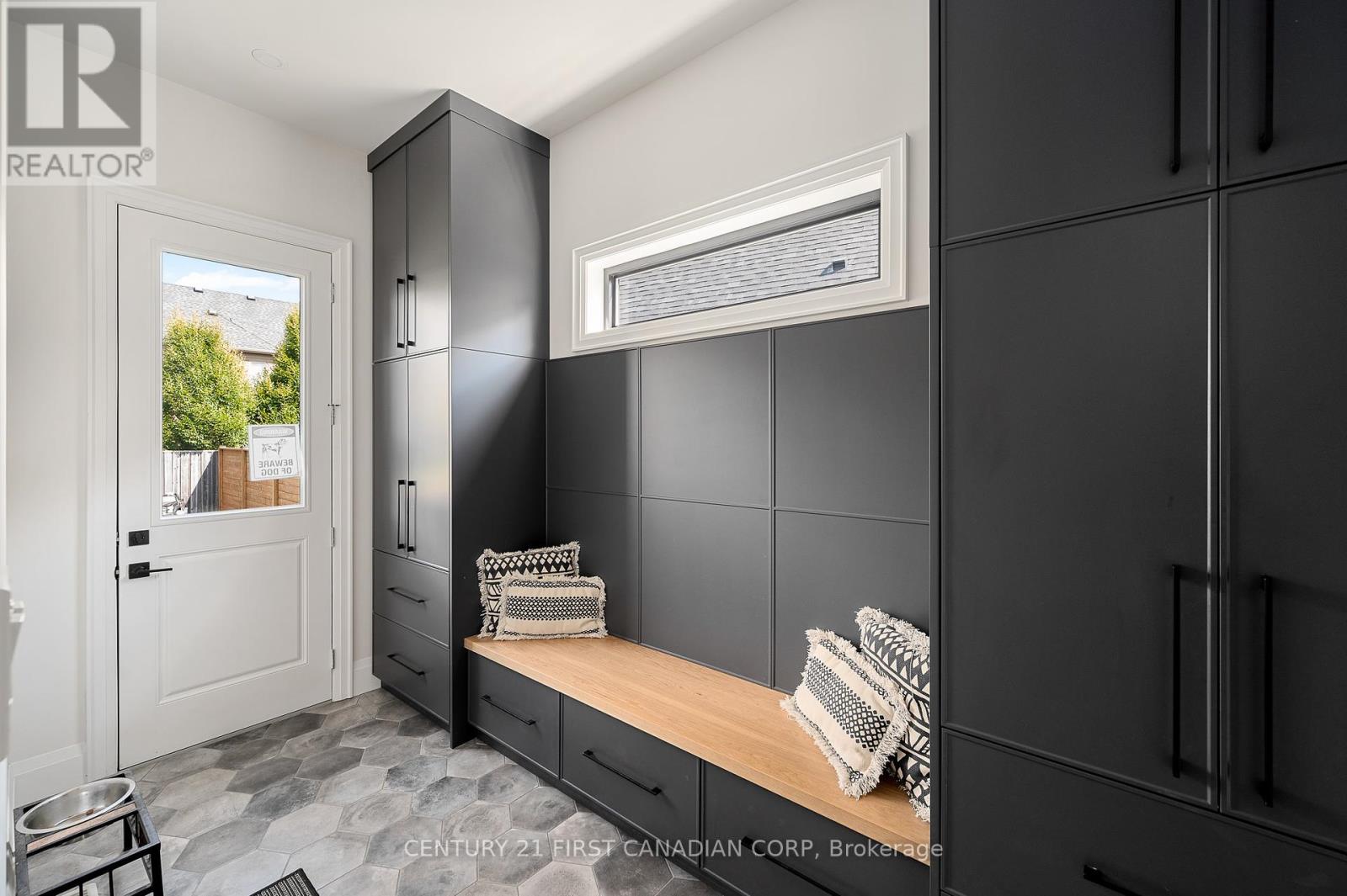 244 Foxborough Place, Thames Centre, Ontario  N0M 2P0 - Photo 5 - X12117480