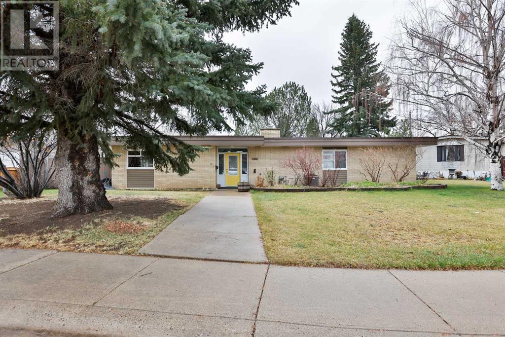 1818 14 Avenue N, Lethbridge, Alberta  T1H 5J7 - Photo 1 - A2208770