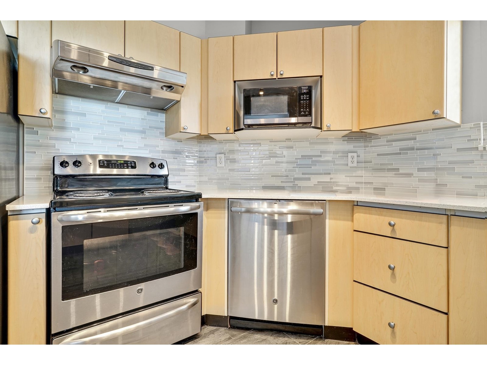 413 10188 155 Street, Surrey, British Columbia  V3R 0R6 - Photo 6 - R2996183