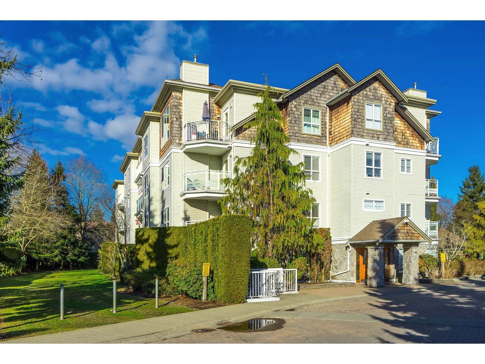 413 10188 155 Street, Surrey, British Columbia  V3R 0R6 - Photo 1 - R2996183