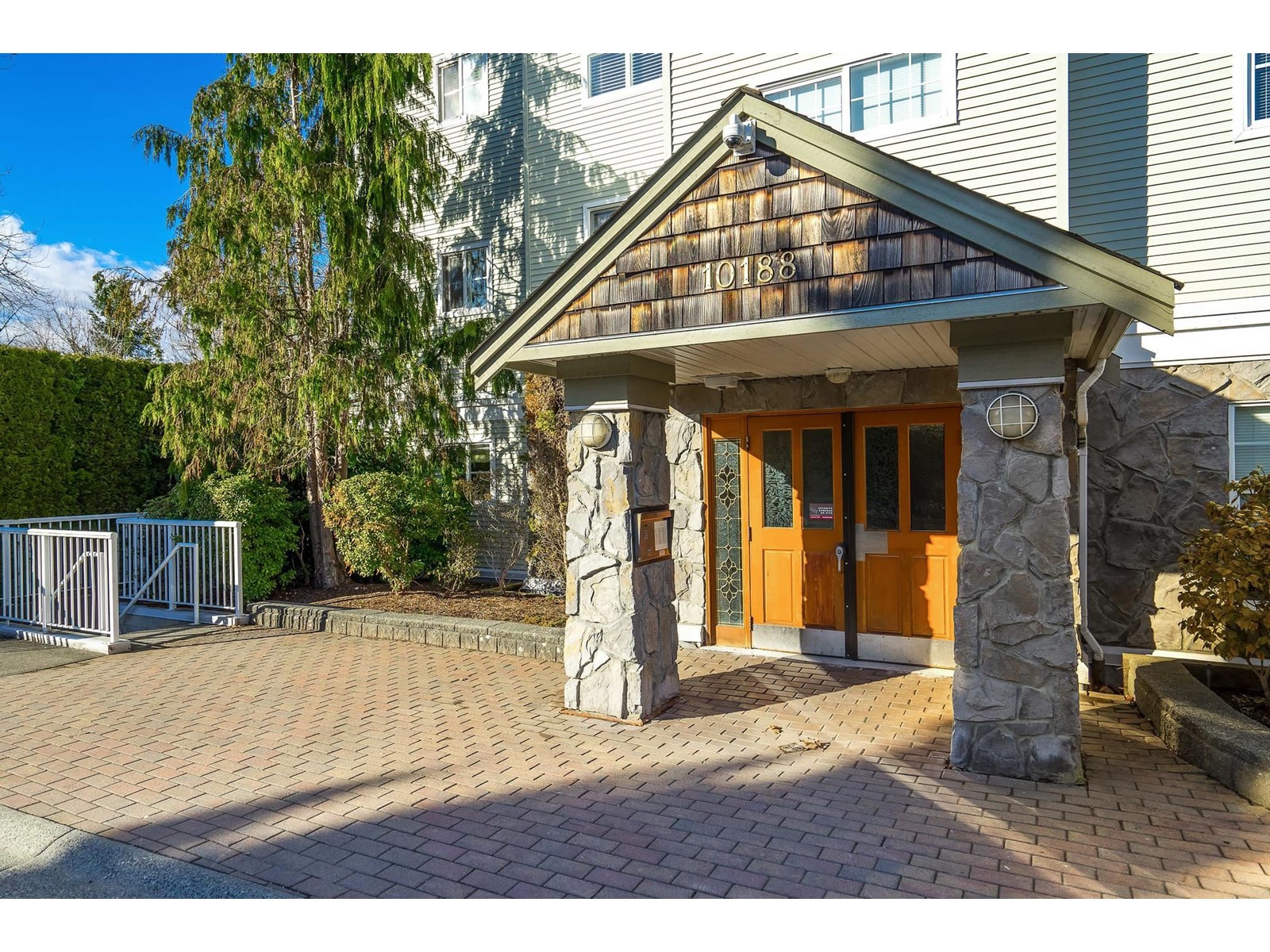 413 10188 155 Street, Surrey, British Columbia  V3R 0R6 - Photo 3 - R2996183