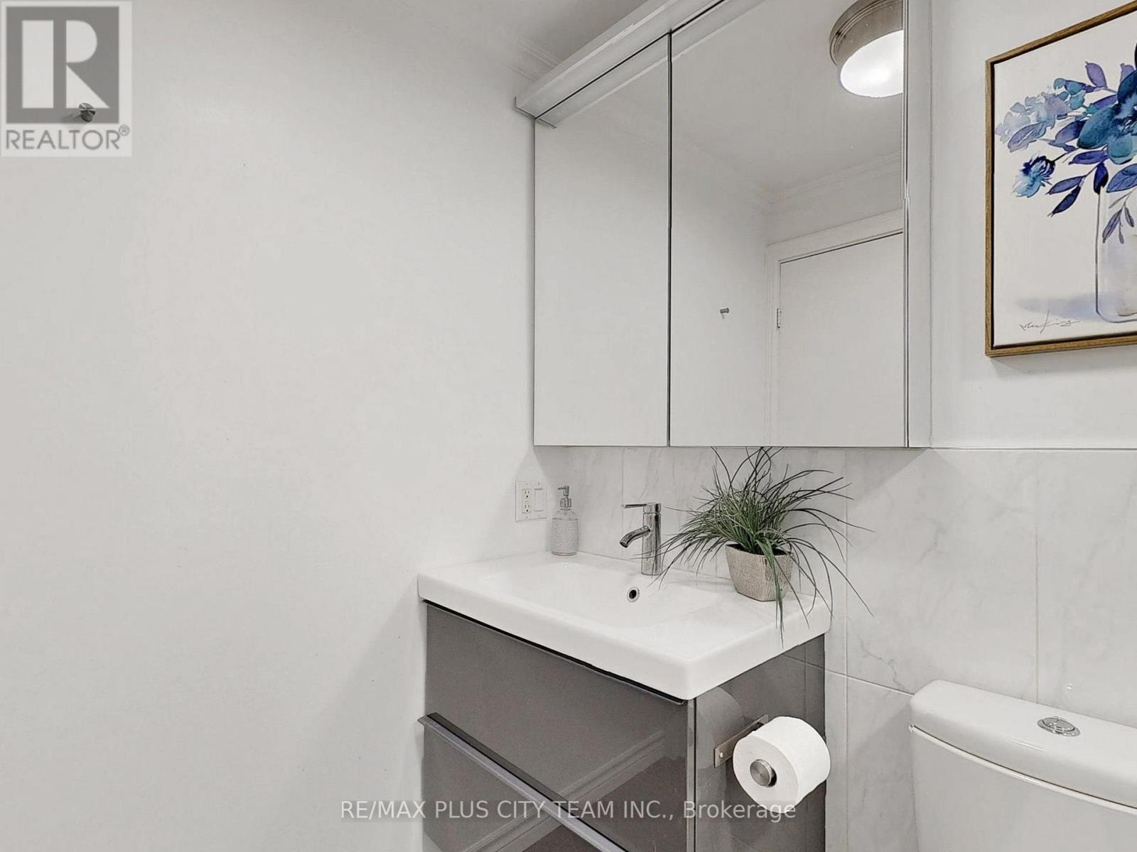 Th 112 - 60 Homewood Avenue, Toronto, Ontario  M4Y 2X4 - Photo 15 - C12117191