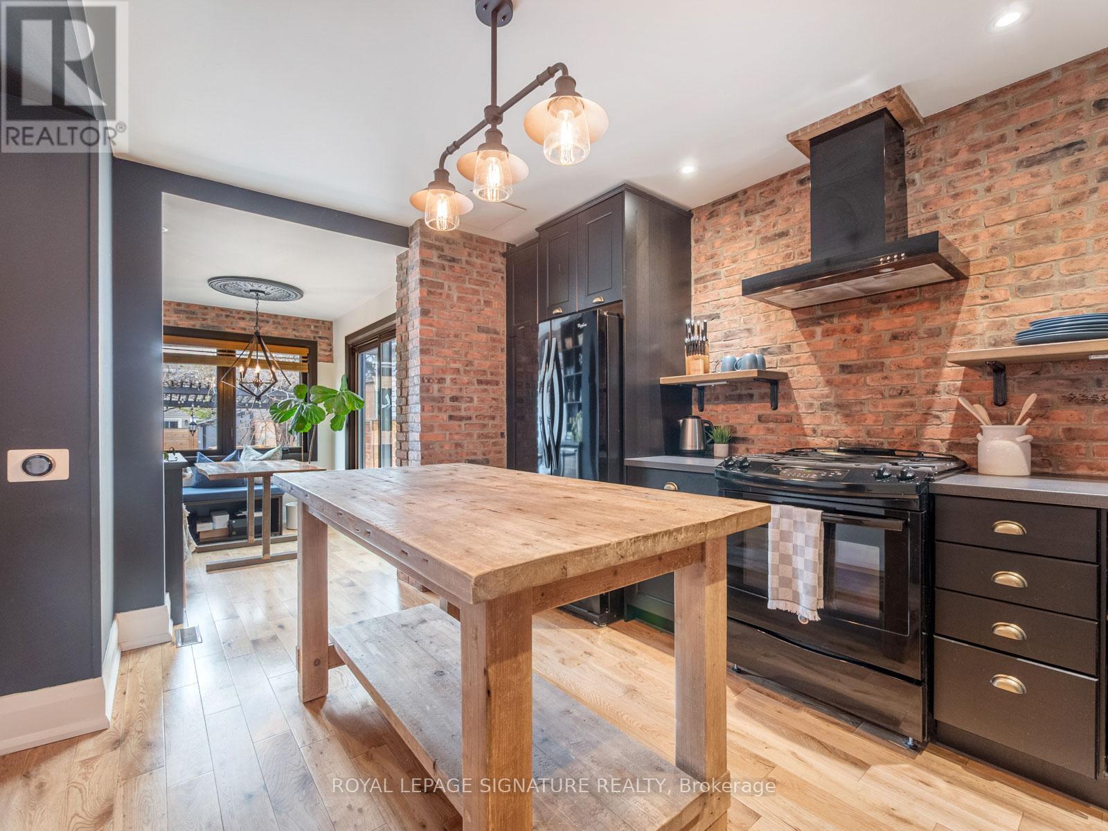 288 RHODES AVENUE, Toronto, Ontario
