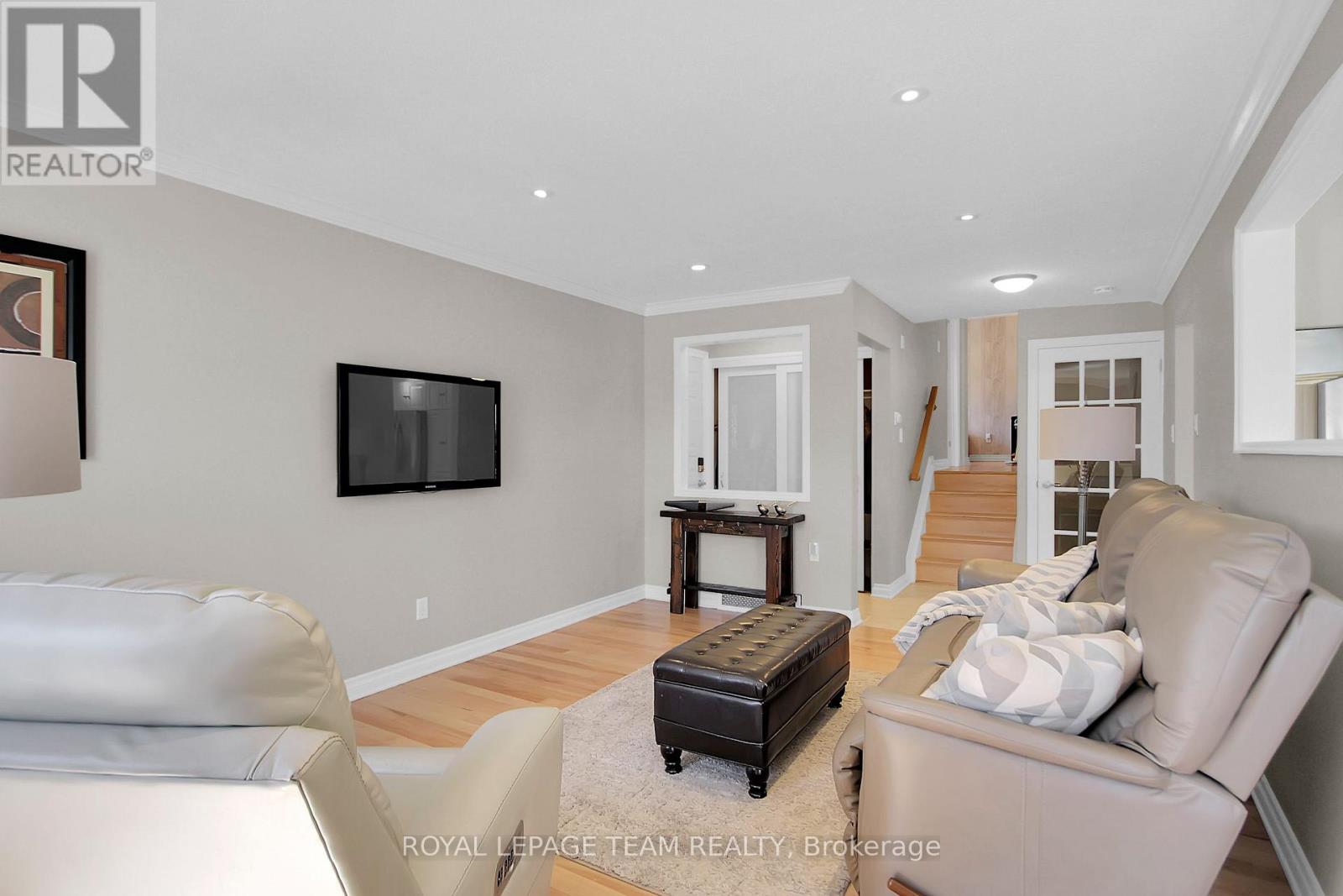 167 Abbeyhill Drive, Ottawa, Ontario  K2L 2E9 - Photo 10 - X12117528