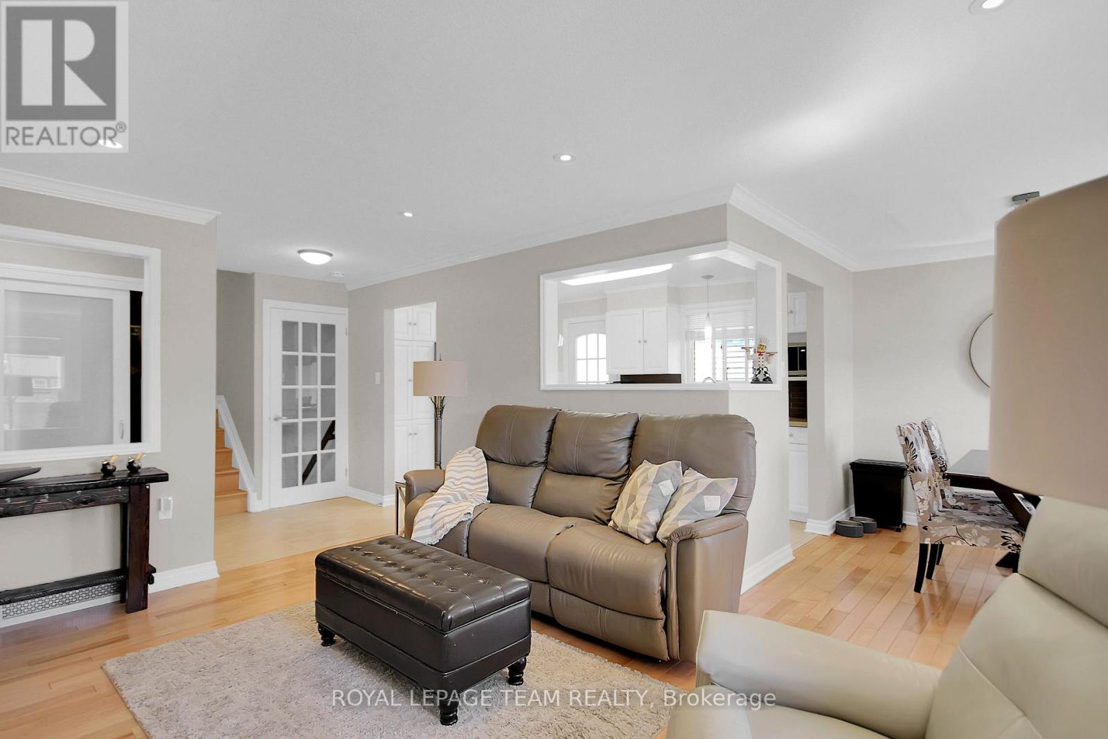167 Abbeyhill Drive, Ottawa, Ontario  K2L 2E9 - Photo 9 - X12117528