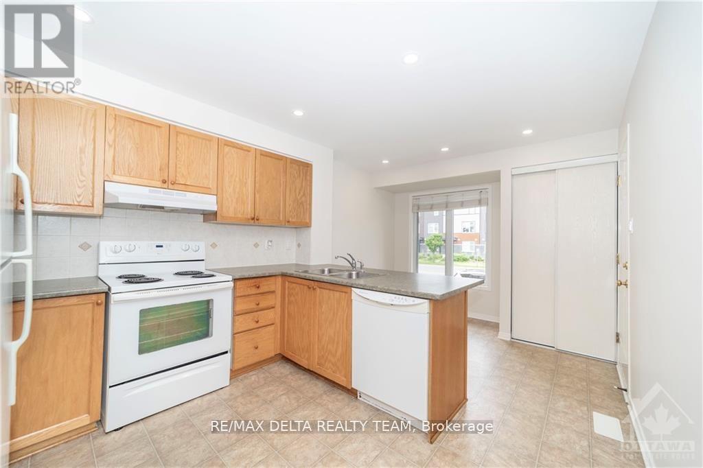 26 Lakepointe Drive, Ottawa, Ontario  K4A 5E3 - Photo 3 - X12117595