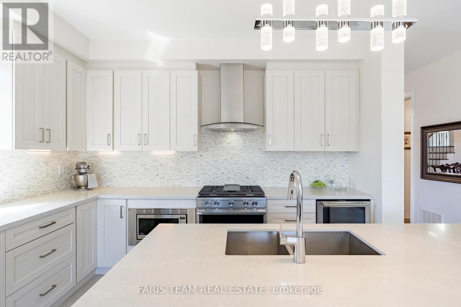 1 Pridham Place, New Tecumseth, Ontario  L0G 1W0 - Photo 4 - N12117415