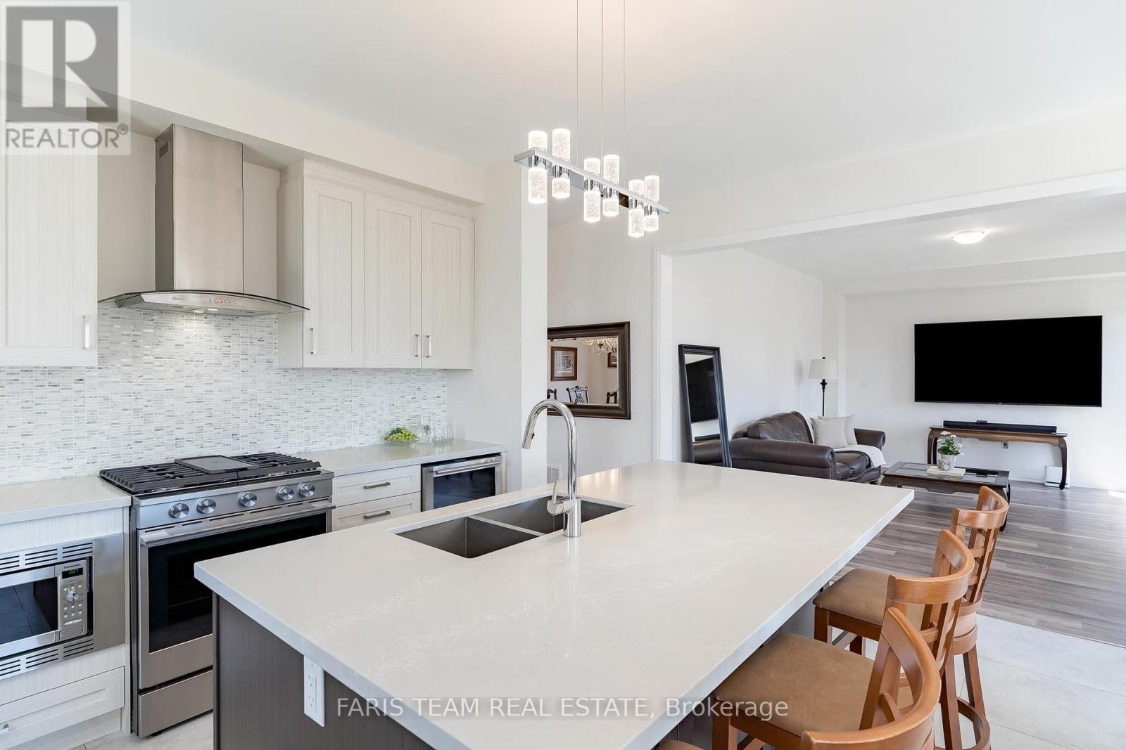 1 Pridham Place, New Tecumseth, Ontario  L0G 1W0 - Photo 6 - N12117415