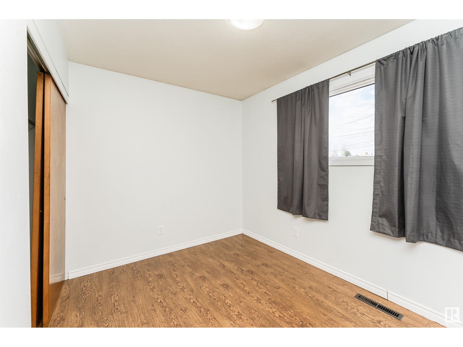 Property at 13520 113A ST NW image 1