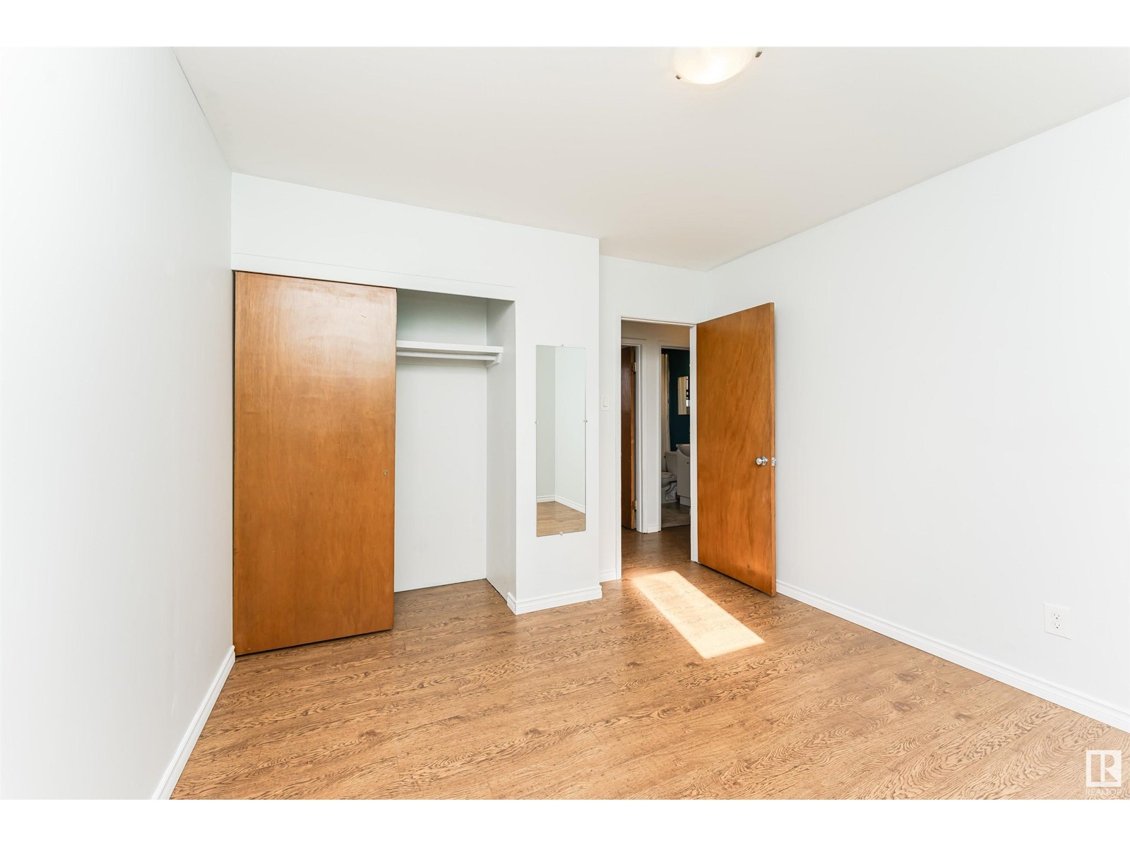 Property at 13520 113A ST NW image 4