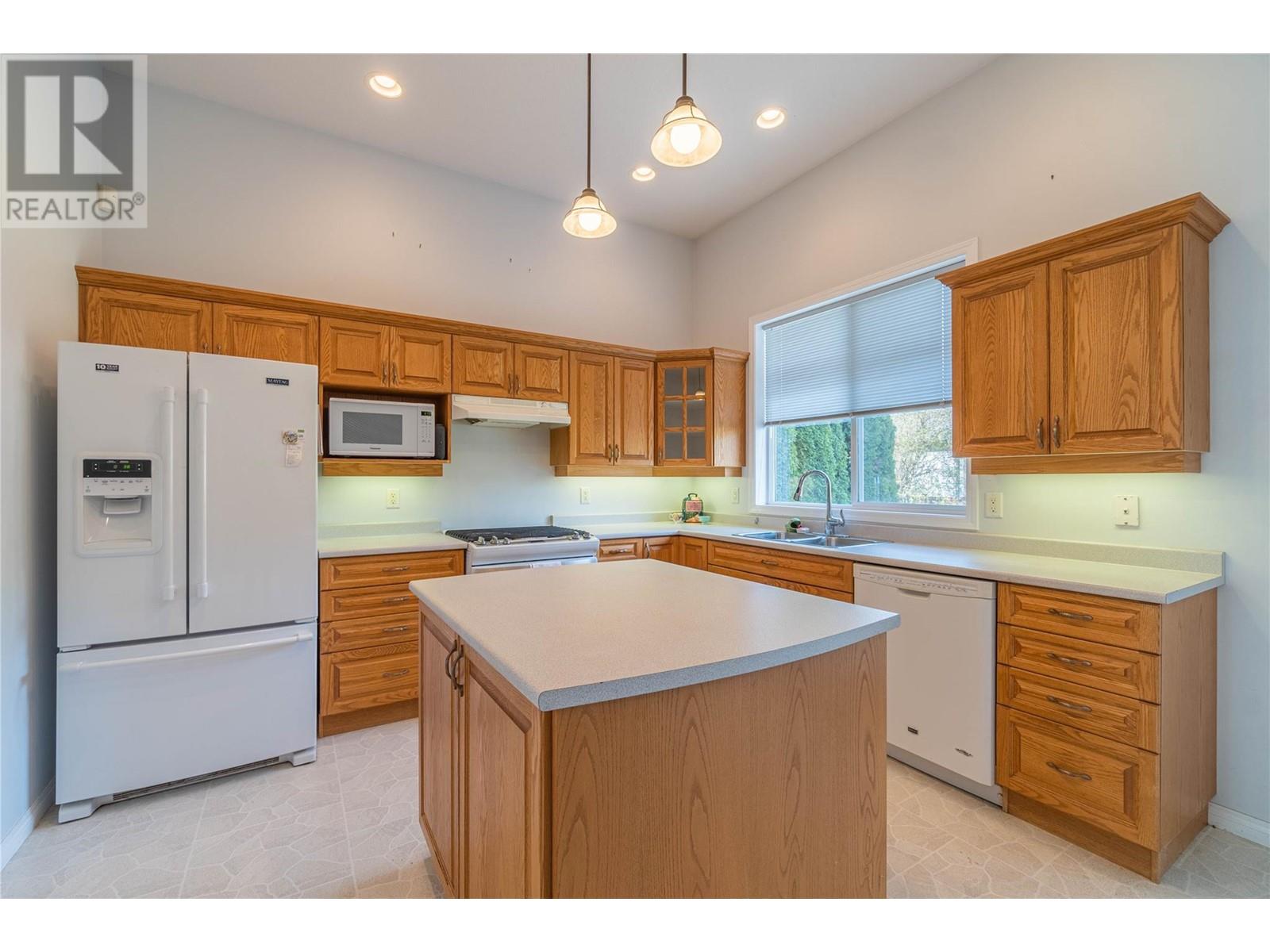 550 Mccurrach Place, Kamloops, British Columbia  V2B 8R1 - Photo 10 - 10345660