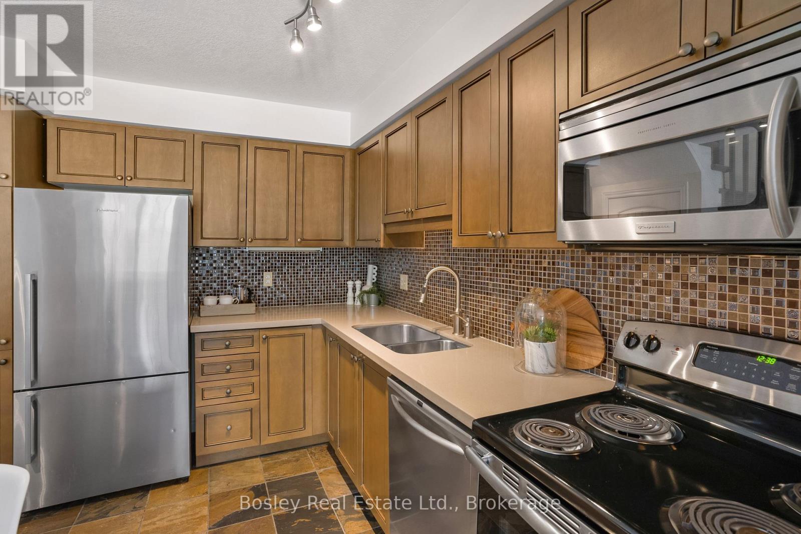 Property at 41 SILVER GLEN BOULEVARD image 4