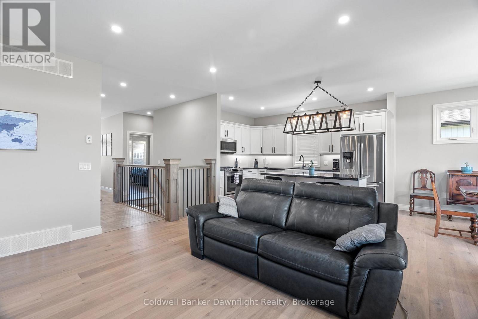 714 Gloria Street, North Huron, Ontario  N0M 1H0 - Photo 8 - X12117541