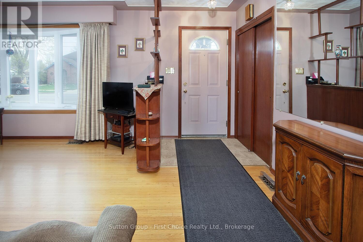 329 Hibernia Street, Stratford, Ontario  N5A 5V9 - Photo 4 - X12117707