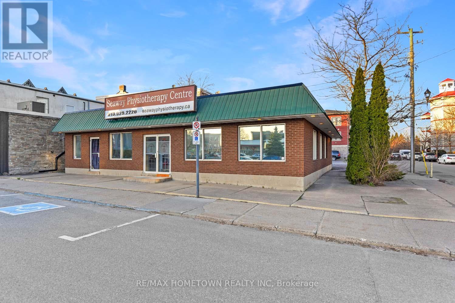 102 Centre Street, Prescott, Ontario  K0E 1T0 - Photo 2 - X12117545