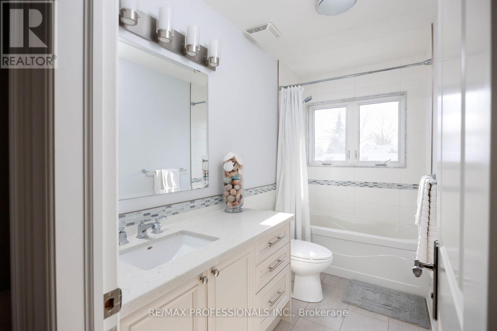 80 Haliburton Avenue, Toronto, Ontario  M9B 4Y4 - Photo 26 - W12117202