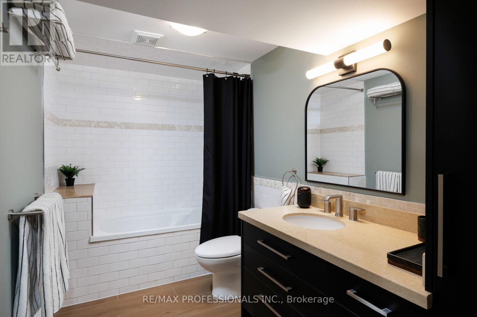 80 Haliburton Avenue, Toronto, Ontario  M9B 4Y4 - Photo 31 - W12117202