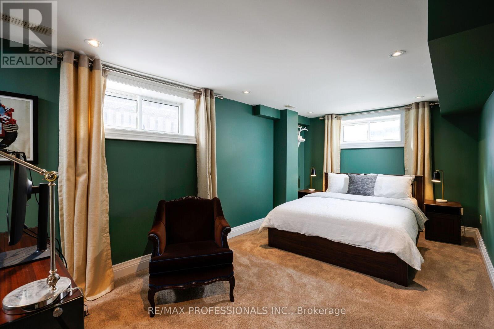 80 Haliburton Avenue, Toronto, Ontario  M9B 4Y4 - Photo 35 - W12117202