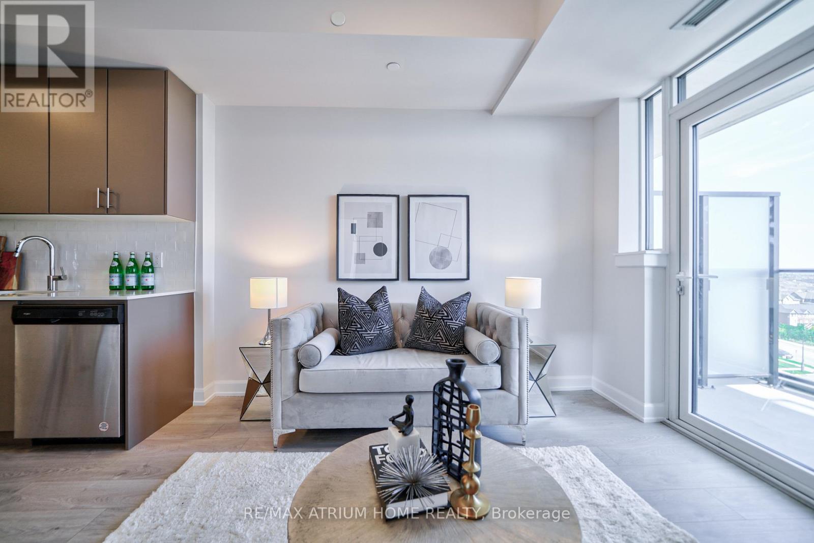 Property at 813 - 3200 WILLIAM COLTSON AVENUE image 1