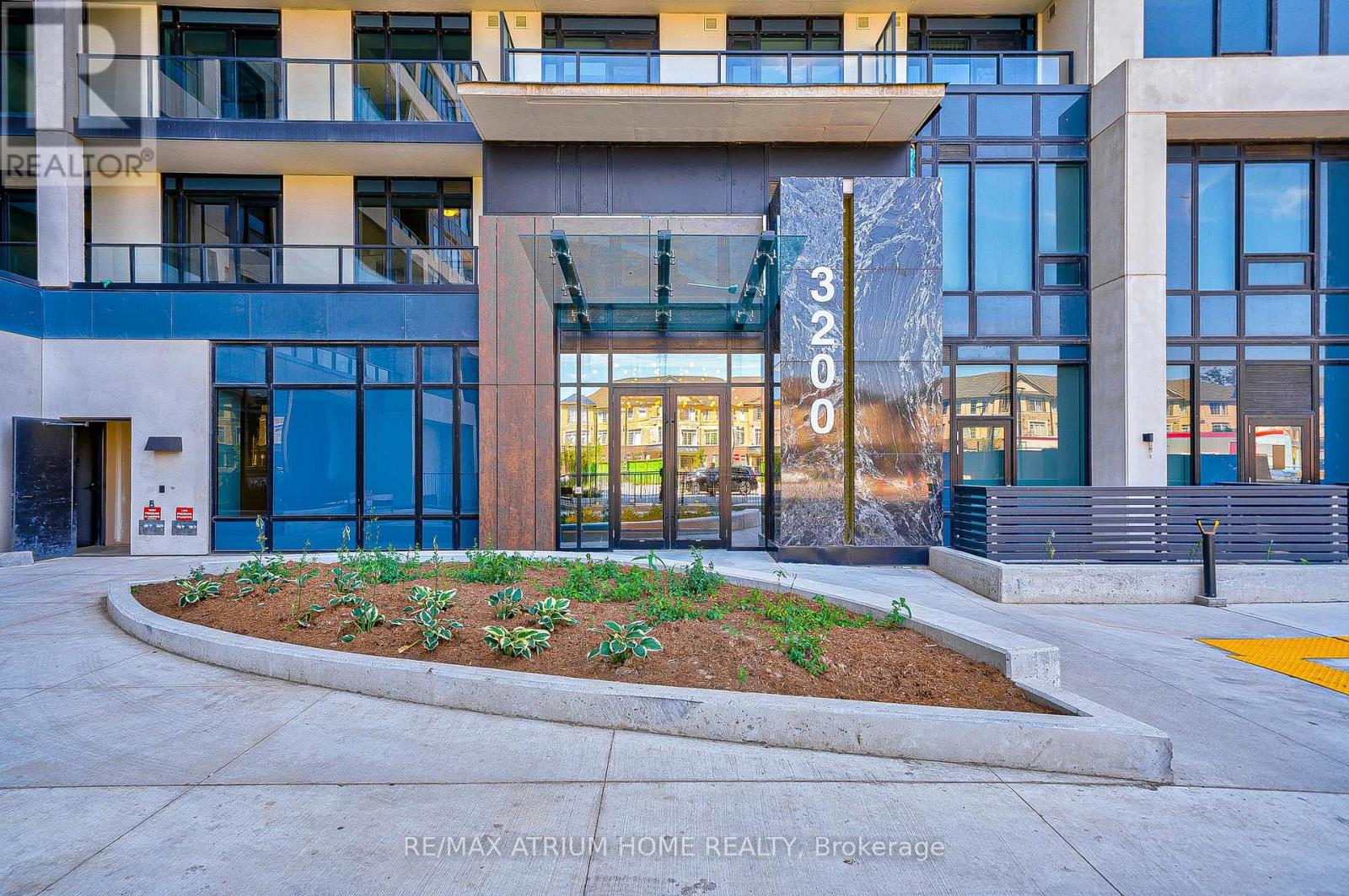 Property at 813 - 3200 WILLIAM COLTSON AVENUE image 3