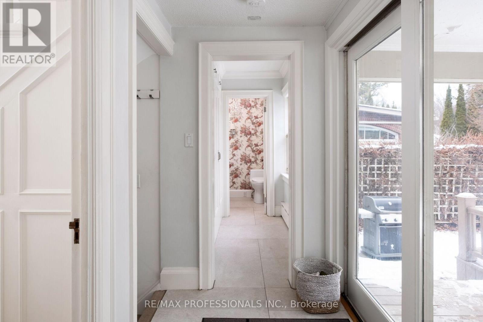 107 The Kingsway, Toronto, Ontario  M8X 2T9 - Photo 13 - W12117250