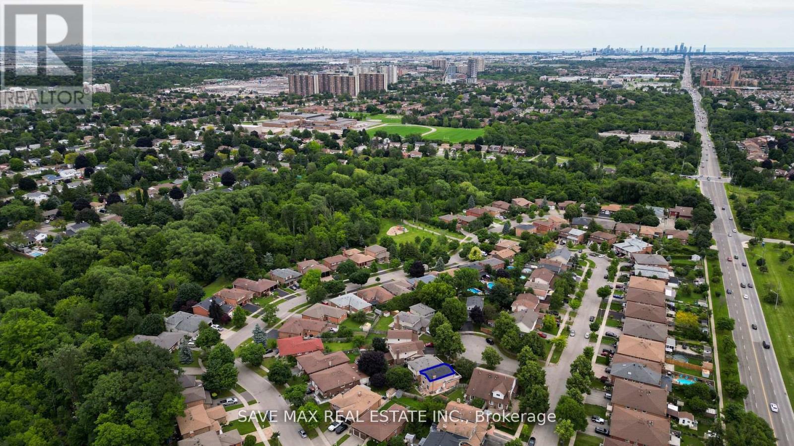 8 Joanne Court, Brampton, Ontario  L6Y 2J8 - Photo 3 - W12117274