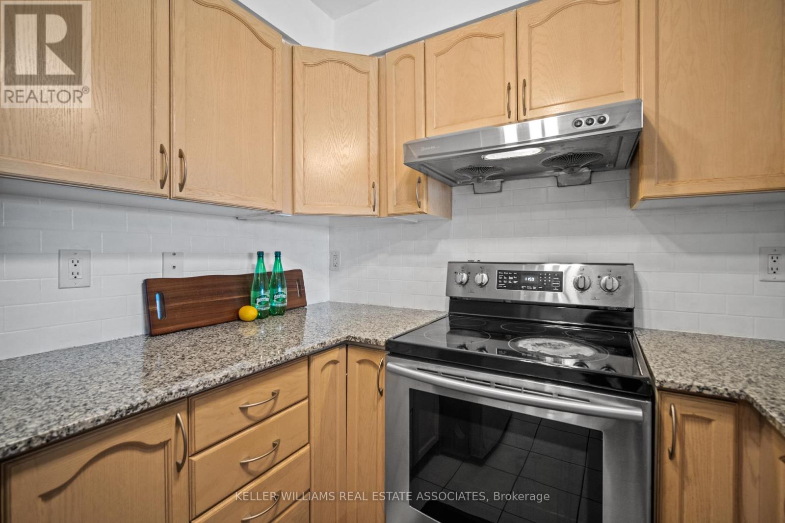 Property at 1106 - 8 DAYSPRING CIRCLE image 3
