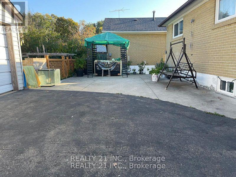 Property at 75 TAYSHAM CRESCENT image 5