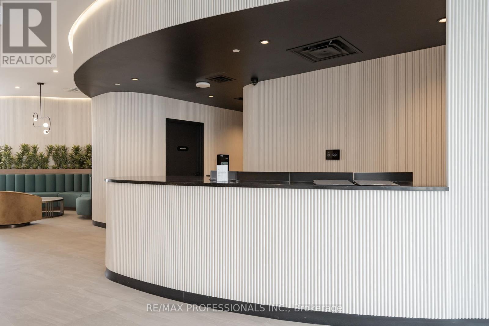 303 - 689 The Queensway, Toronto, Ontario  M8Y 1L1 - Photo 4 - W12117343