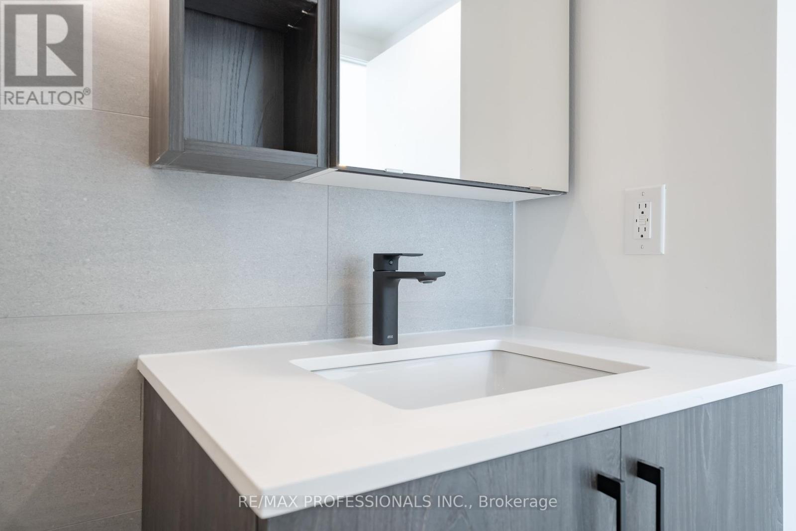 303 - 689 The Queensway, Toronto, Ontario  M8Y 1L1 - Photo 42 - W12117343