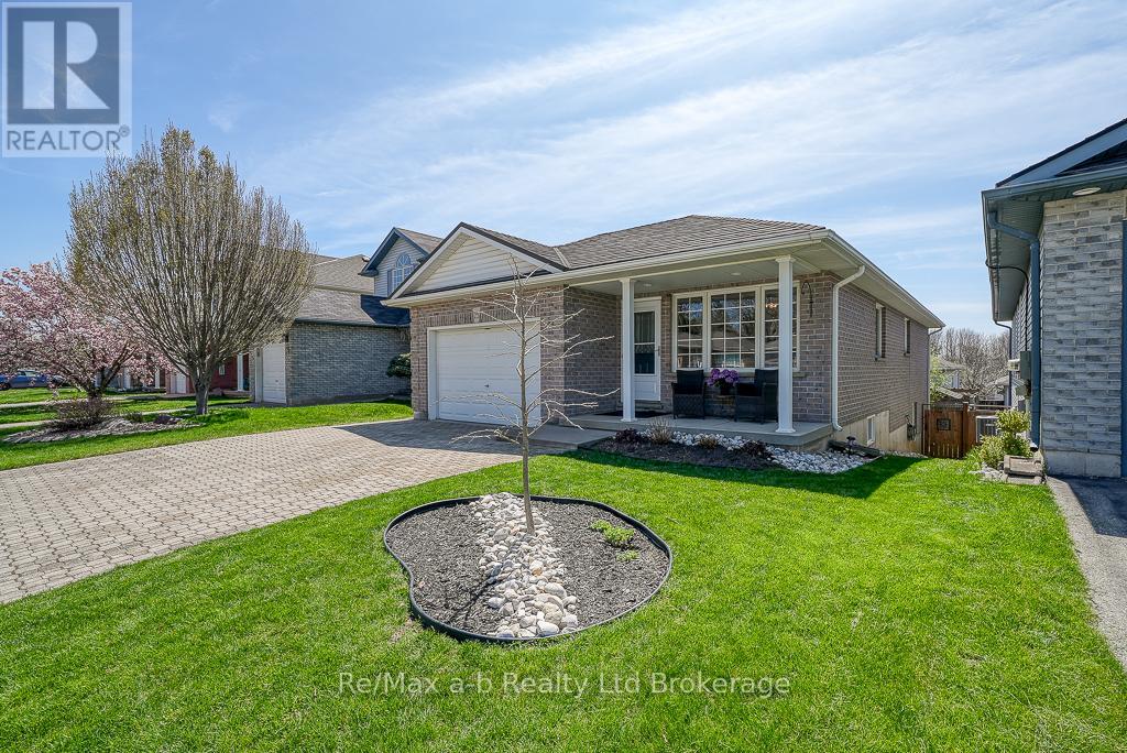 25 Rossiter Road, Ingersoll, Ontario  N5C 4C9 - Photo 3 - X12117573