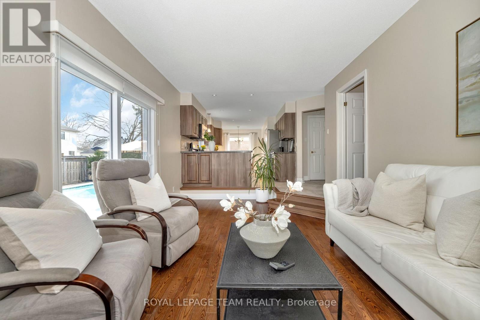 89 Brae Crescent, Ottawa, Ontario  K2S 1R1 - Photo 11 - X12113796