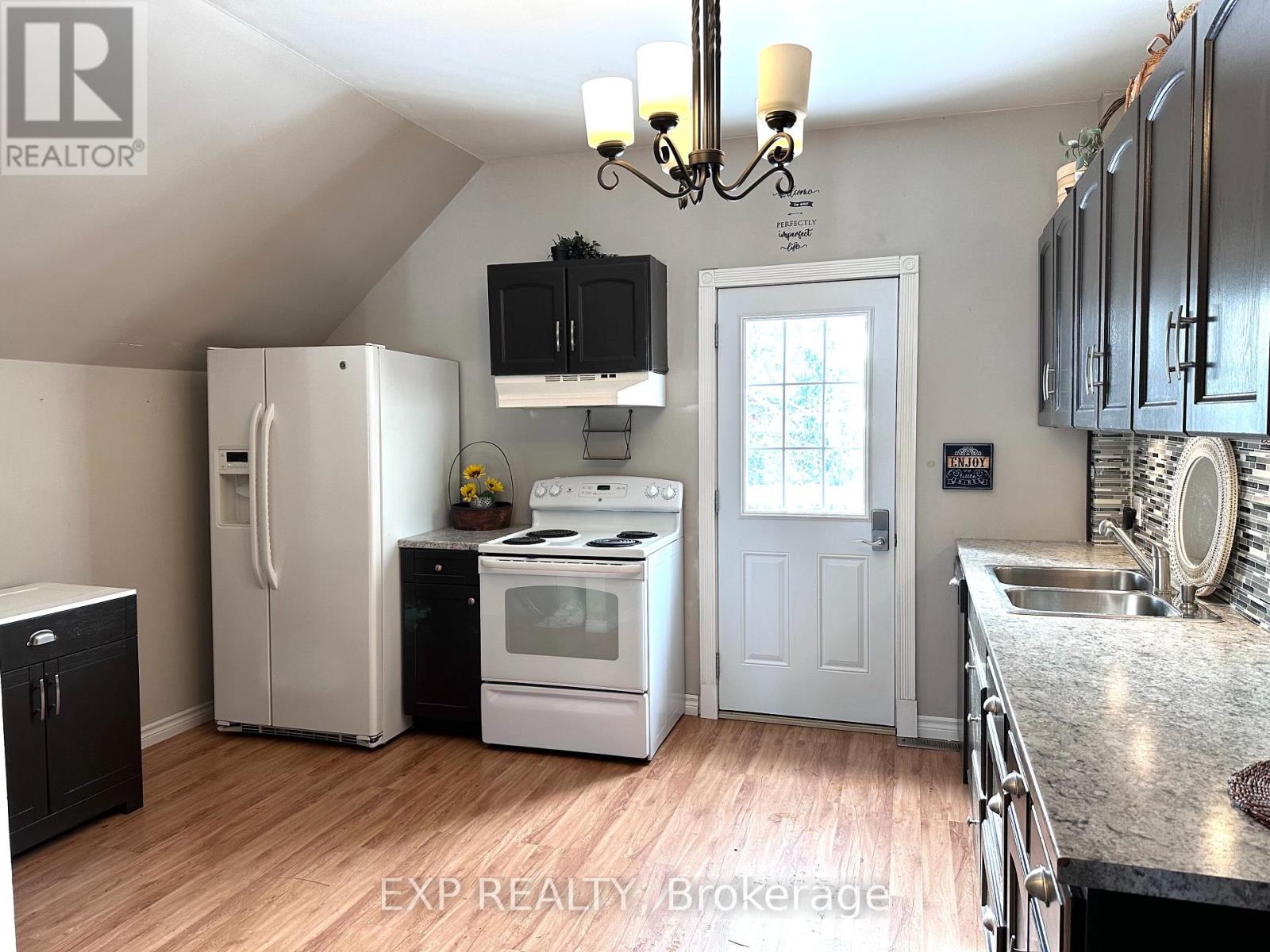 Property at 684 GUSTAVUS STREET image 2