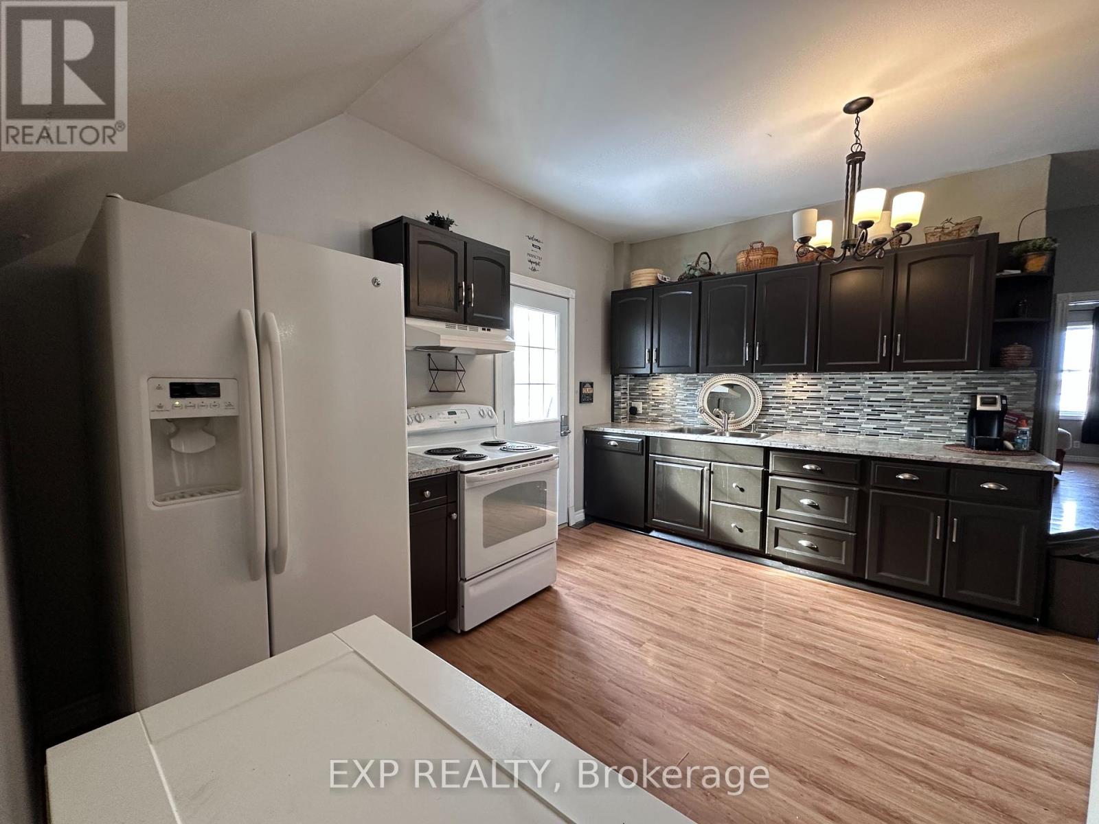 Property at 684 GUSTAVUS STREET image 3