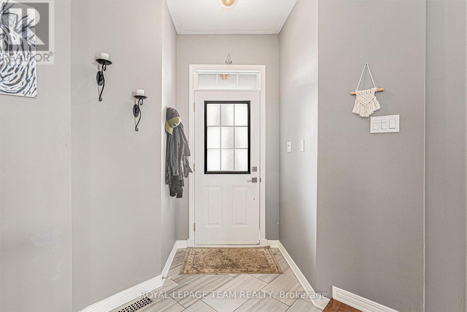 211 Stoneway Drive, Ottawa, Ontario  K2G 6R2 - Photo 6 - X12116231