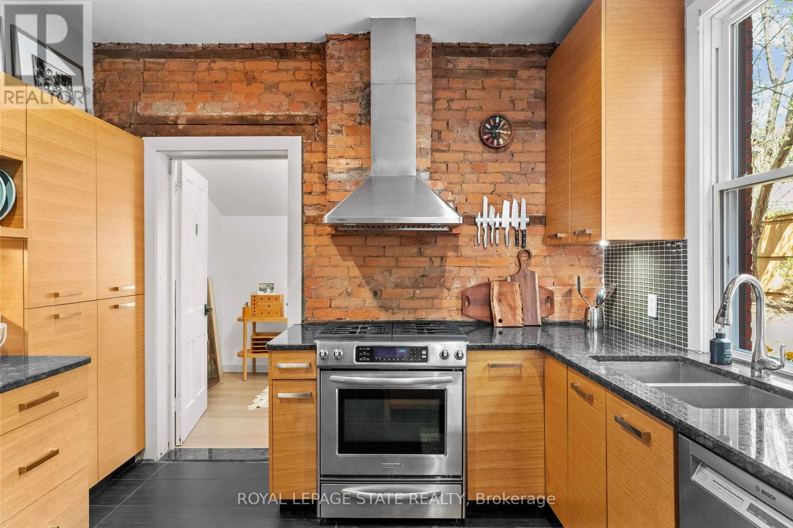 248 Bold Street, Hamilton, Ontario  L8P 1V8 - Photo 23 - X12117384