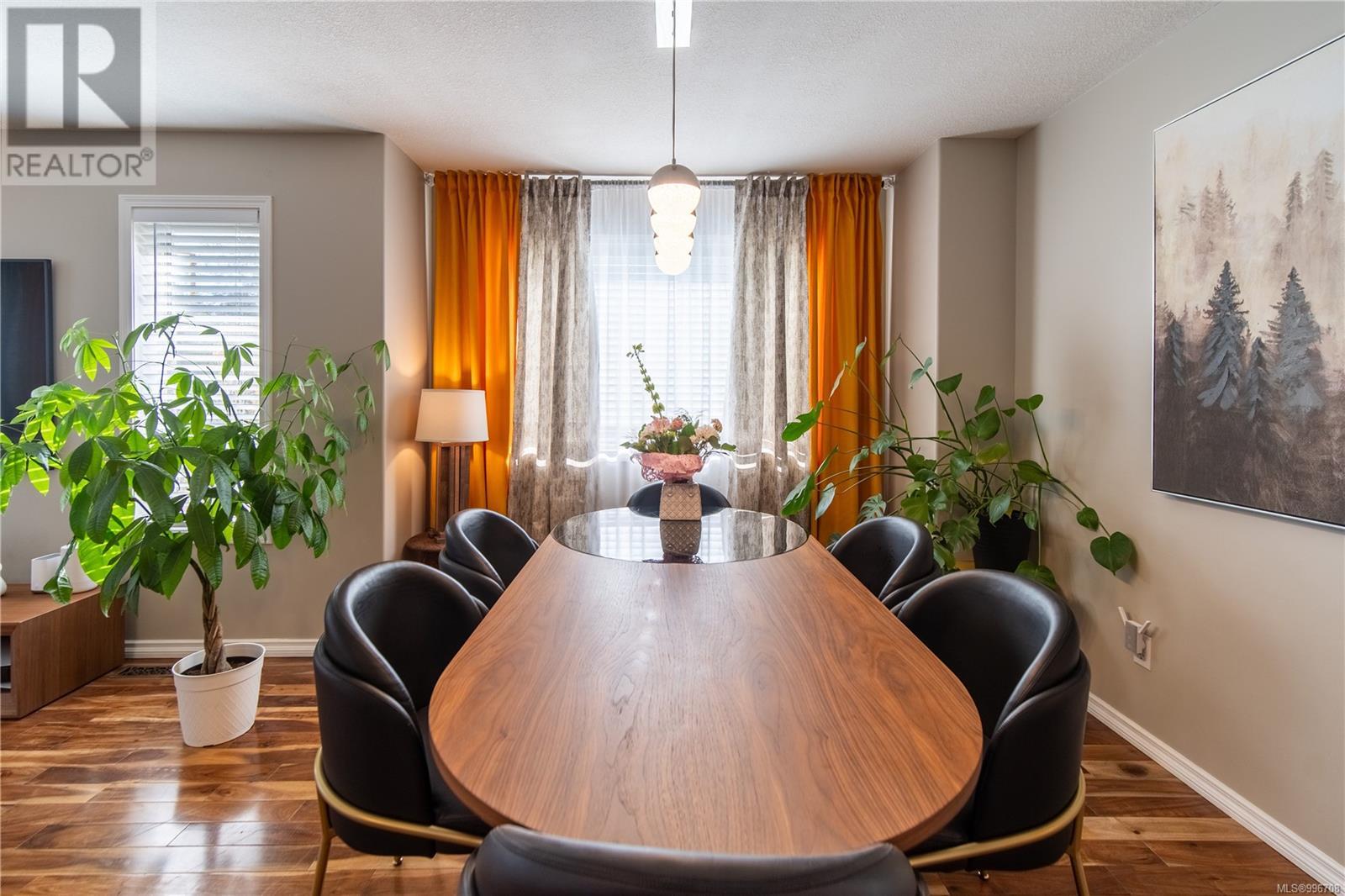 Property at 749 Marchmont Rd image 1